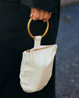 ブラックベースにブラウンを挿したファミリーコーデ