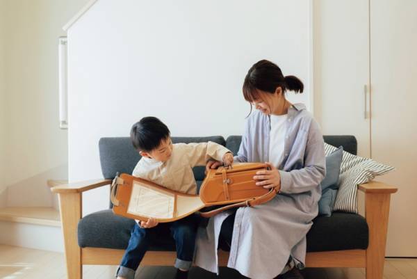 ＜土屋鞄製造所×ミナ ペルホネン＞初のコラボランドセルを発売！