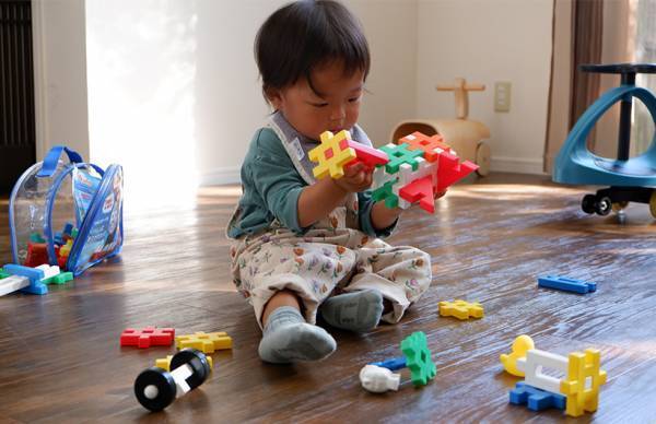 【連載】モデル・武智志穂の沖縄でのんびり双子育児 Vol.18「家族や友人と過ごす愛おしい時間」