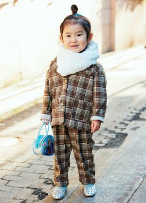 柄アイテムを主役にしたブラウン×グリーンの冬コーデ