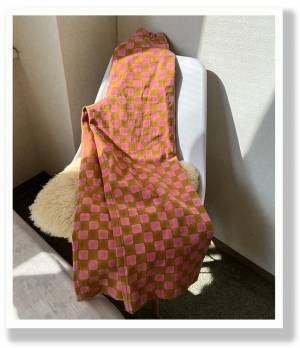 【おしゃれママがこの春購入したファッションアイテム】 鮮やかなカラーが目白押し！