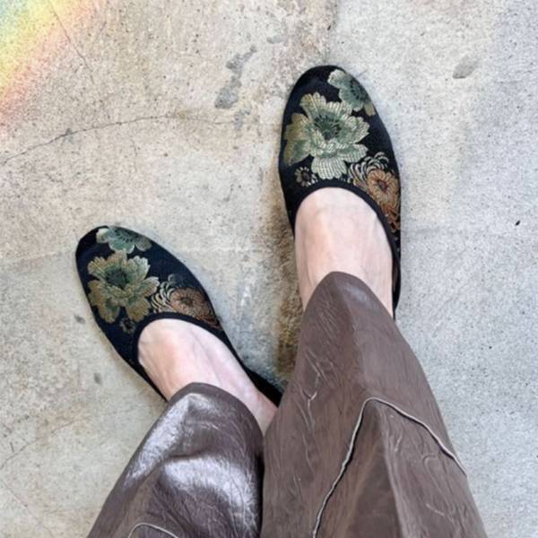 【着脱ラクチンなおしゃれシューズ5選】 両手がふさがってても問題なし！