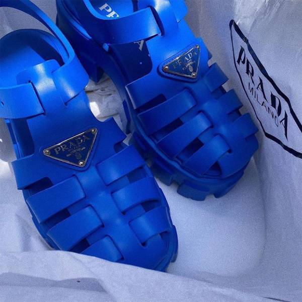 【着脱ラクチンなおしゃれシューズ5選】 両手がふさがってても問題なし！