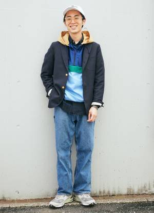 小物使いにセンスがキラリ！ デニム×柄ものがポイントのひと癖カジュアルコーデ