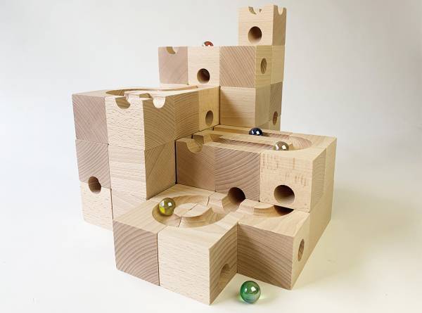 【知っておきたい子どものことvol.2】知育玩具は与え方が大事！