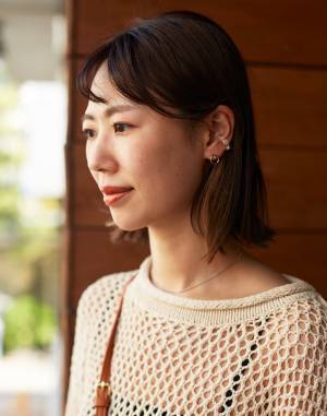 メッシュトップスで夏を先取り。ラフなパンツと合わせてリラックスムード