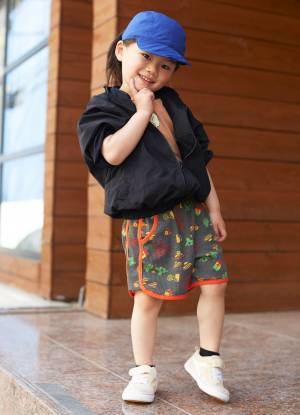 メッシュトップスで夏を先取り。ラフなパンツと合わせてリラックスムード