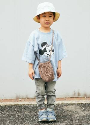 ブルーグレーがこなれ見え。ストリートMIXの休日カジュアルコーデ