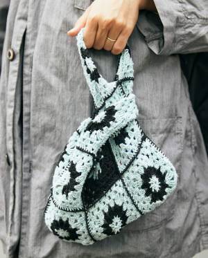 ブルーグレーがこなれ見え。ストリートMIXの休日カジュアルコーデ