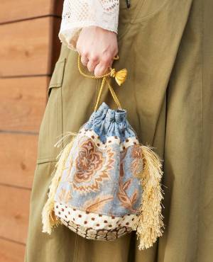 レースをカジュアルに着こなし。ミリタリーMIXの甘辛コーデ