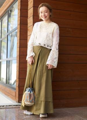 レースをカジュアルに着こなし。ミリタリーMIXの甘辛コーデ