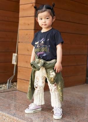 レースをカジュアルに着こなし。ミリタリーMIXの甘辛コーデ