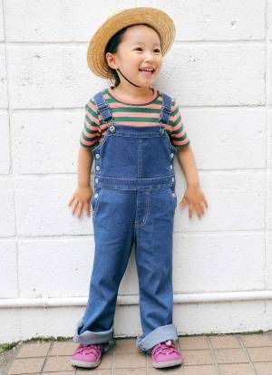 ジューシーなオレンジが主役！ キッズはデニムサロペで夏気分を満喫♪