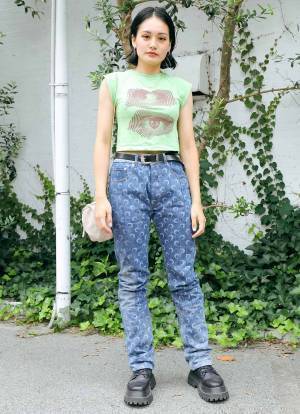 ロックTシャツでクールに！ デニム×スニーカーで動ける夏コーデ