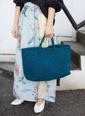 ブルー×イエローでカラーリンク♪ ボタニカル柄のスカートが涼し気で◎