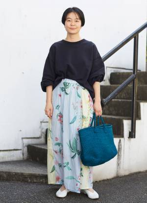 ブルー×イエローでカラーリンク♪ ボタニカル柄のスカートが涼し気で◎