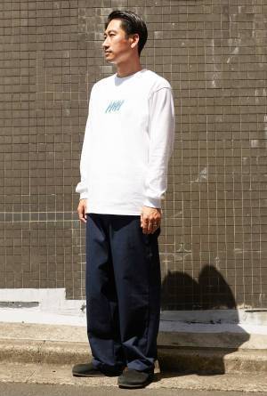 アニマル柄シャツが主役！ 黒ワンピと合わせてリゾート風に