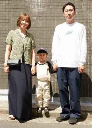 アニマル柄シャツが主役！ 黒ワンピと合わせてリゾート風に