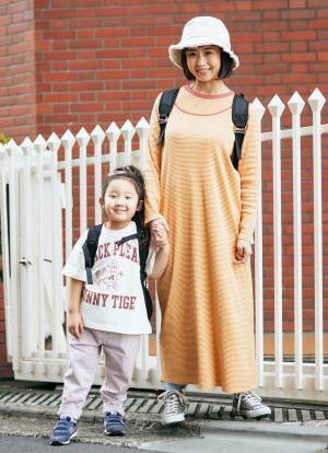 リュックをシェアしてお出かけに♪ 外遊びにぴったりのアクティブコーデ