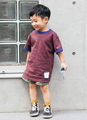 ホワイトコーデが爽やか！ オーバーオールでチアフルな印象に