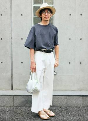 【失敗しない夏のモノトーンコーデ】ブルーを挿して爽やかに