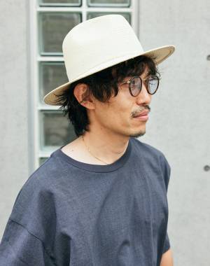 【失敗しない夏のモノトーンコーデ】ブルーを挿して爽やかに