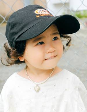 【今どき親子のホワイトコーデ】キャップをシェアして仲良し度アップ！