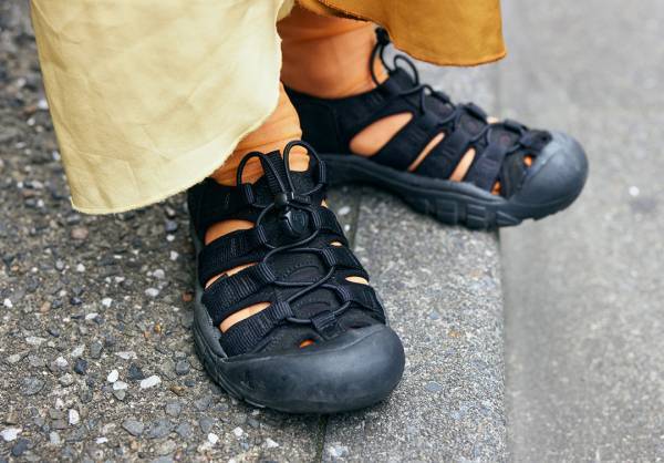 柄や派手色アイテムはこう取り入れる！失敗しない柄×派手色コーデ術