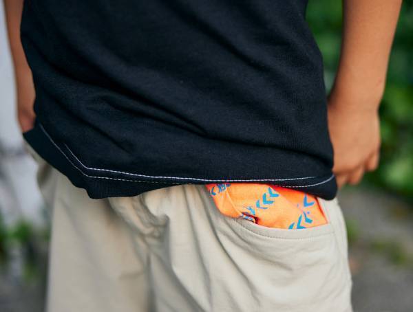 トレンドのツバ広ハットはこうかぶる！チアフルカラーをチョイスで今どきコーデ完成♡