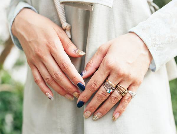 トレンドのツバ広ハットはこうかぶる！チアフルカラーをチョイスで今どきコーデ完成♡