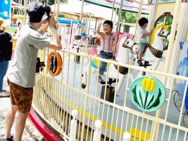 何気ない日常をフィルムカメラに。写真館＆動物園でファミリーフォト撮影