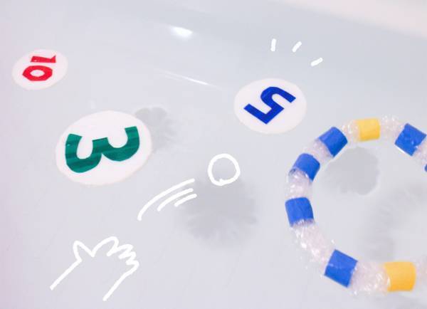 【簡単】水遊びにピッタリの手作りおもちゃ。ヨットや輪投げなど親子で作ろう♪