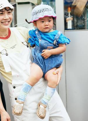 大人のオーバーオールコーデ♪ 白チョイス＆ニットハット合わせが今っぽい！