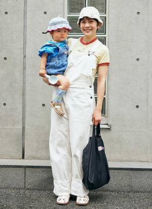 大人のオーバーオールコーデ♪ 白チョイス＆ニットハット合わせが今っぽい！