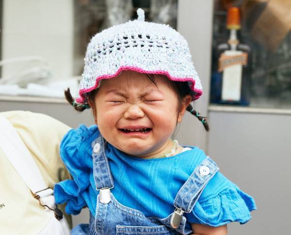 大人のオーバーオールコーデ♪ 白チョイス＆ニットハット合わせが今っぽい！