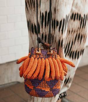 プリントTシャツはこう着る！麦わらハット＆チアフルカラーを合わせて夏ムード♪