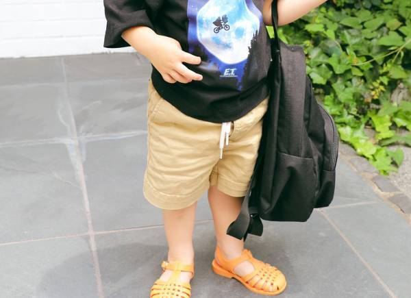 ギャップのパンツが万能♪ プリントTシャツと合わせたおしゃれなキッズコーデ