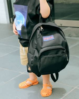 ギャップのパンツが万能♪ プリントTシャツと合わせたおしゃれなキッズコーデ