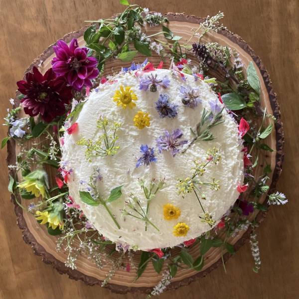 お誕生日や記念日におすすめ！エディブルフラワーでつくる手作りケーキ！！