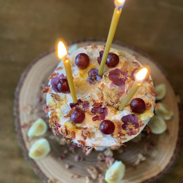 お誕生日や記念日におすすめ！エディブルフラワーでつくる手作りケーキ！！