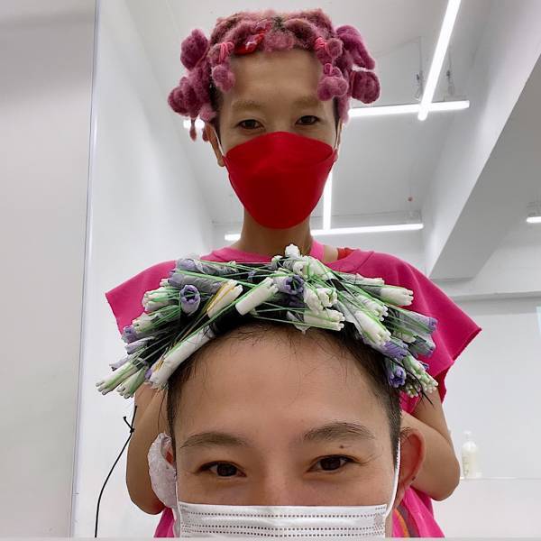 親子でエッジーな攻めスタイル！パーマをいかした簡単ヘアアレンジをご紹介◎