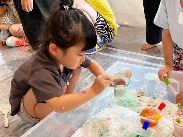 汚れなんて気にしない！ 創造力を育む、子ども向けの「Art Workshop」をご紹介♪