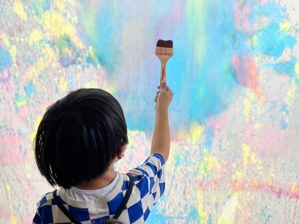 汚れなんて気にしない！ 創造力を育む、子ども向けの「Art Workshop」をご紹介♪