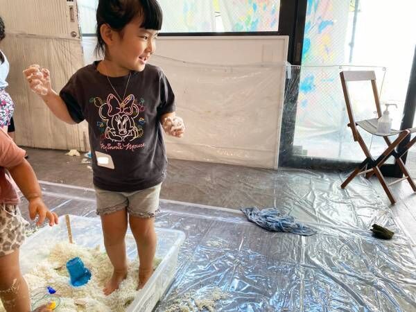 汚れなんて気にしない！ 創造力を育む、子ども向けの「Art Workshop」をご紹介♪