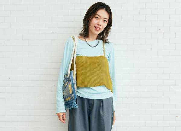 シンプルコーデが即垢抜け♡ ロンT×シースルーキャミが断然今っぽい！