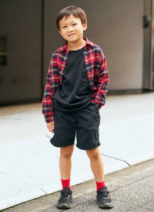 全身「ユニクロ」を使ったキッズコーデが推せる！ ブラック×レッドでクールに♡