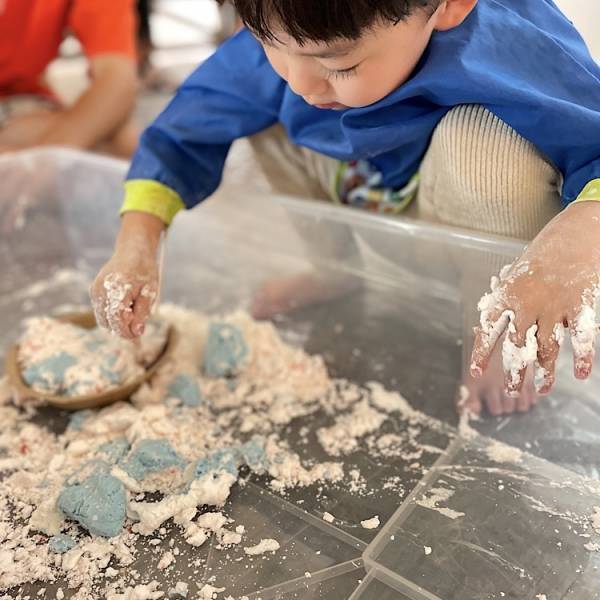 子どもの可能性を広げる「レッジョ・エミリア式」アートワークショップ体験レポート♪