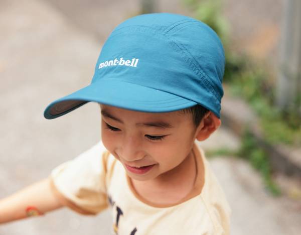 定番のTシャツはこう着る！ コーデュロイパンツを合わせたおしゃれな秋コーデ♪