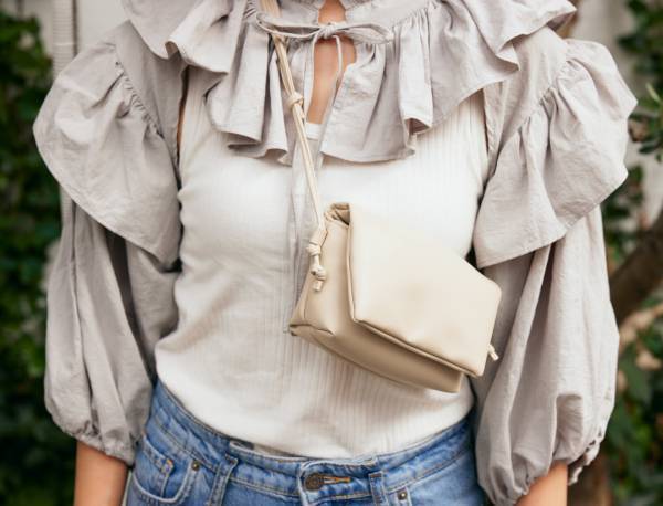 『ザラ』を使ったおしゃれな親子コーデ！ フリルブラウスで甘口が気分♪