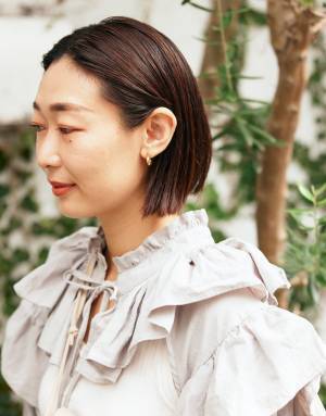 『ザラ』を使ったおしゃれな親子コーデ！ フリルブラウスで甘口が気分♪